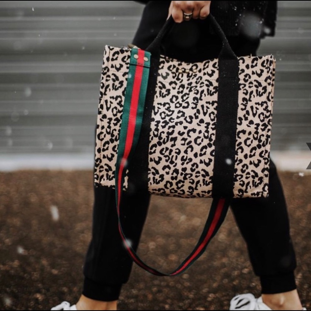 New! Such a fun twist on a Leopard Print Tote 👜🔥